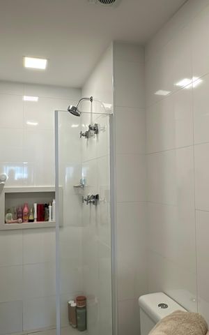 Apartamento à venda com 74m², 2 quartos e 2 vagas Apartamento à venda com 74m², 2 quartos e 2 vagasBanheiro da Suíte