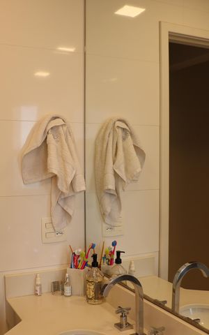 Apartamento à venda com 74m², 2 quartos e 2 vagas Apartamento à venda com 74m², 2 quartos e 2 vagasBanheiro Social