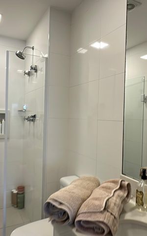 Apartamento à venda com 74m², 2 quartos e 2 vagas Apartamento à venda com 74m², 2 quartos e 2 vagasBanheiro da Suíte
