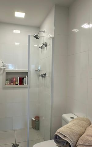 Apartamento à venda com 74m², 2 quartos e 2 vagas Apartamento à venda com 74m², 2 quartos e 2 vagasBanheiro da Suíte