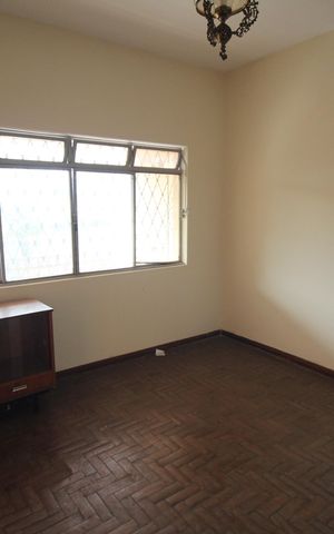 Casa à venda com 180m², 4 quartos e 2 vagasSala