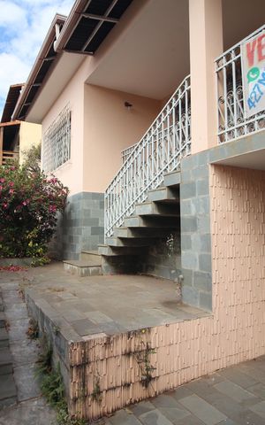 Casa à venda com 180m², 4 quartos e 2 vagasQuintal