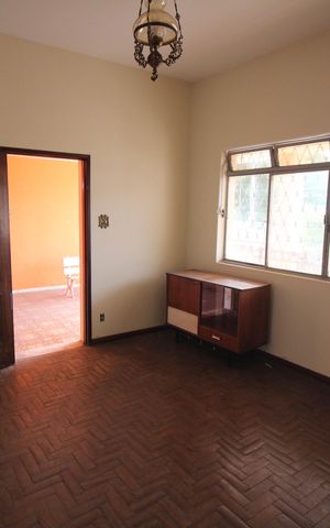 Casa à venda com 180m², 4 quartos e 2 vagasSala