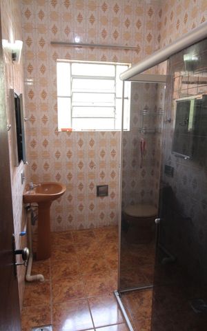 Casa à venda com 180m², 4 quartos e 2 vagasBanheiro