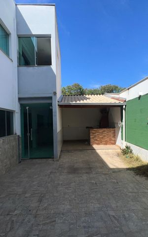 Casa à venda com 233m², 3 quartos e 3 vagasQuintal