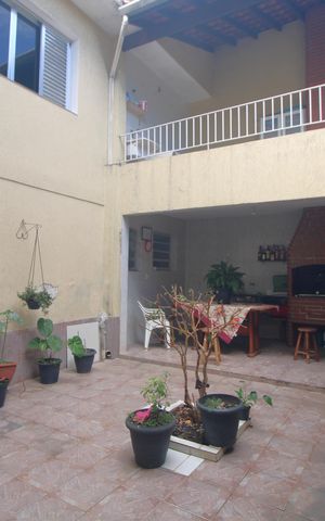 Casa para alugar com 320m², 3 quartos e 4 vagasFundos da casa / churrasqueira