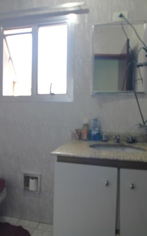 Casa para alugar com 320m², 3 quartos e 4 vagasBanheiro comum 1