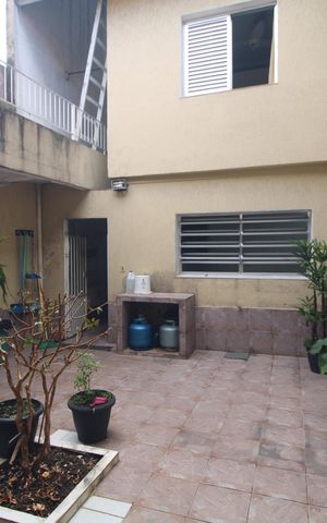 Casa para alugar com 320m², 3 quartos e 4 vagasFundos da casa / quintal