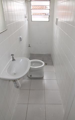 Casa para alugar com 72m², 2 quartos e sem vagaBanheiro