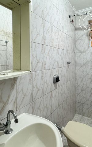 Casa à venda com 350m², 4 quartos e 2 vagas Casa à venda com 350m², 4 quartos e 2 vagasBanheiro 1 - Casa 2