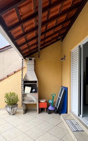 Casa à venda com 350m², 4 quartos e 2 vagas Casa à venda com 350m², 4 quartos e 2 vagasSacada do Quarto 2 - Casa 1