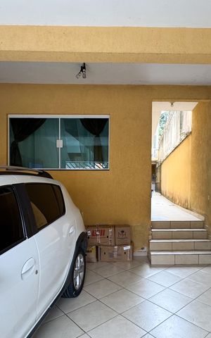 Casa à venda com 350m², 4 quartos e 2 vagas Casa à venda com 350m², 4 quartos e 2 vagasGaragem