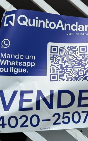 Casa à venda com 350m², 4 quartos e 2 vagas Casa à venda com 350m², 4 quartos e 2 vagasPlaca