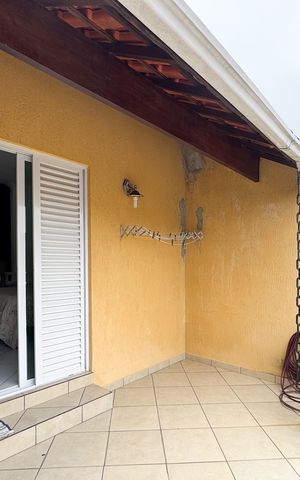 Casa à venda com 350m², 4 quartos e 2 vagas Casa à venda com 350m², 4 quartos e 2 vagasSacada do Quarto 2 - Casa 1