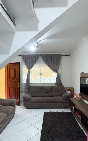 Casa à venda com 350m², 4 quartos e 2 vagas Casa à venda com 350m², 4 quartos e 2 vagasSala - Casa 1