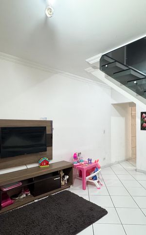 Casa à venda com 350m², 4 quartos e 2 vagas Casa à venda com 350m², 4 quartos e 2 vagasSala - Casa 1