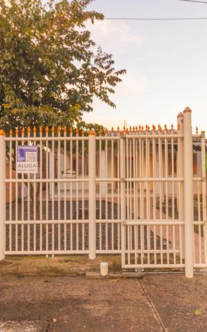 Casa para alugar com 140m², 3 quartos e 2 vagas Casa para alugar com 140m², 3 quartos e 2 vagasFachada