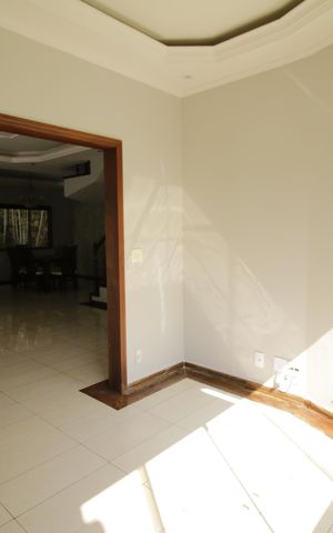 Casa de condomínio para alugar com 700m², 3 quartos e 2 vagasSala