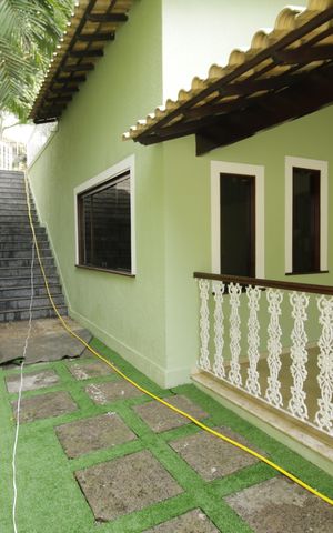 Casa de condomínio para alugar com 700m², 3 quartos e 2 vagasQuintal