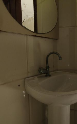 Casa de condomínio para alugar com 700m², 3 quartos e 2 vagasBanheiro de serviço