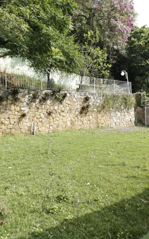 Casa de condomínio para alugar com 700m², 3 quartos e 2 vagasQuintal