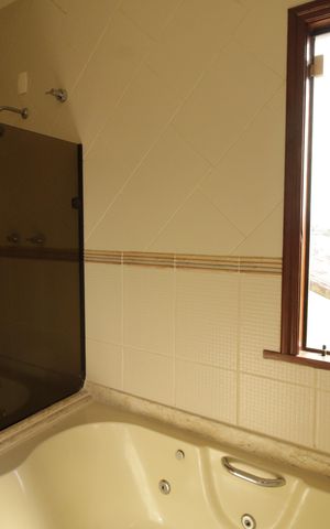 Casa de condomínio para alugar com 700m², 3 quartos e 2 vagasBanheiro da Suíte 3