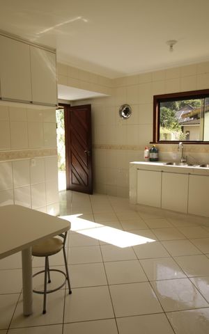 Casa de condomínio para alugar com 700m², 3 quartos e 2 vagasCozinha