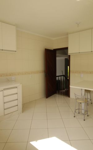 Casa de condomínio para alugar com 700m², 3 quartos e 2 vagasCozinha