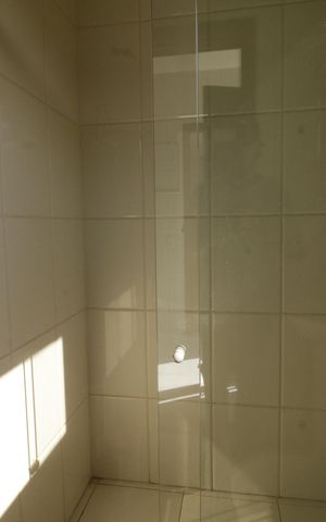 Casa de condomínio para alugar com 700m², 3 quartos e 2 vagasBanheiro de serviço