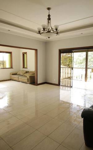 Casa de condomínio para alugar com 700m², 3 quartos e 2 vagasSala