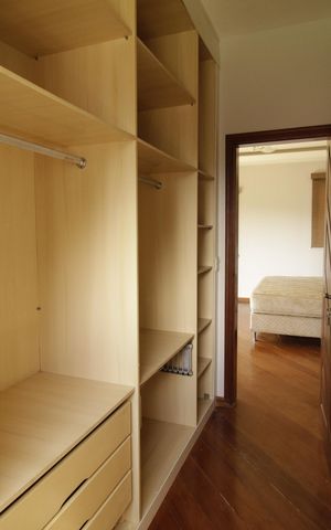 Casa de condomínio para alugar com 700m², 3 quartos e 2 vagasCloset