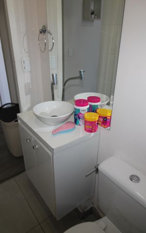 Casa à venda com 660m², 3 quartos e 9 vagasQuarto 2 - Banheiro