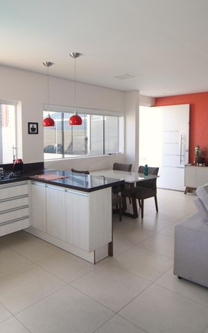 Casa à venda com 660m², 3 quartos e 9 vagasSala / Cozinha
