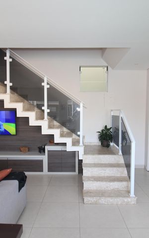 Casa à venda com 660m², 3 quartos e 9 vagasSala / Cozinha