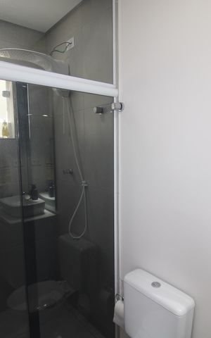Casa à venda com 660m², 3 quartos e 9 vagasQuarto 3 - Clsoet / Banheiro