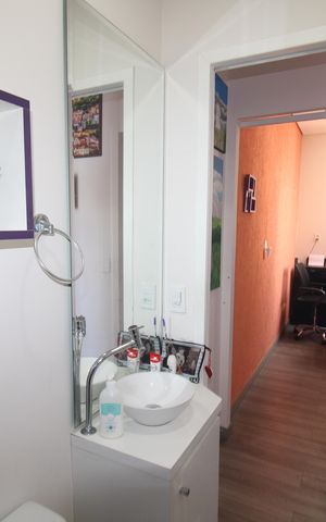 Casa à venda com 660m², 3 quartos e 9 vagasQuarto 1 - Banheiro