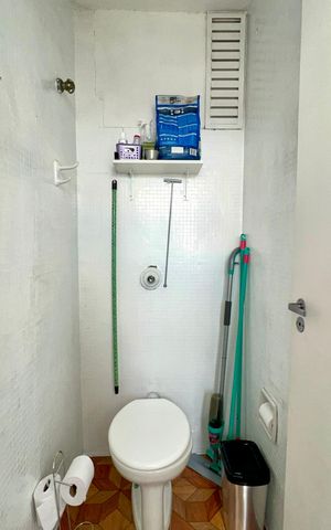 Apartamento à venda com 60m², 2 quartos e sem vaga Apartamento à venda com 60m², 2 quartos e sem vagaBanheiro de serviço