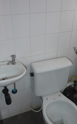 Casa de condomínio para alugar com 360m², 4 quartos e 4 vagasBanheiro de serviço