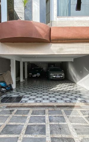 Casa à venda com 249m², 3 quartos e 8 vagas Casa à venda com 249m², 3 quartos e 8 vagasGaragem