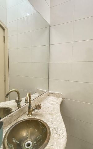 Casa à venda com 249m², 3 quartos e 8 vagas Casa à venda com 249m², 3 quartos e 8 vagasLavabo
