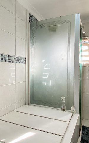 Casa à venda com 249m², 3 quartos e 8 vagas Casa à venda com 249m², 3 quartos e 8 vagasBanheiro da Suíte