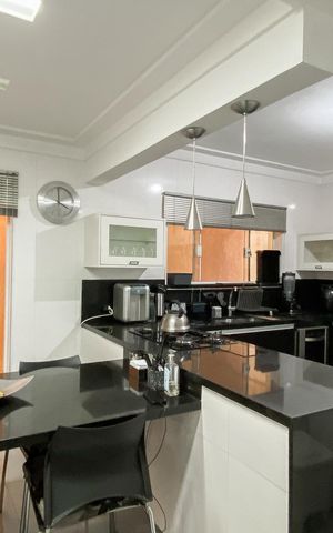 Casa à venda com 249m², 3 quartos e 8 vagas Casa à venda com 249m², 3 quartos e 8 vagasCozinha