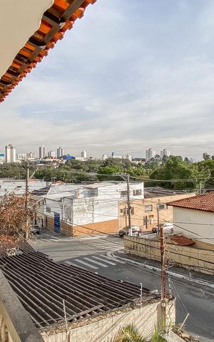 Casa à venda com 249m², 3 quartos e 8 vagas Casa à venda com 249m², 3 quartos e 8 vagasVaranda