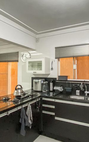 Casa à venda com 249m², 3 quartos e 8 vagas Casa à venda com 249m², 3 quartos e 8 vagasCozinha