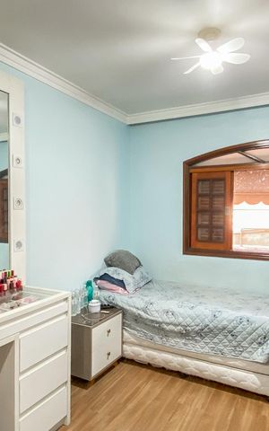 Casa à venda com 249m², 3 quartos e 8 vagas Casa à venda com 249m², 3 quartos e 8 vagasQuarto 1