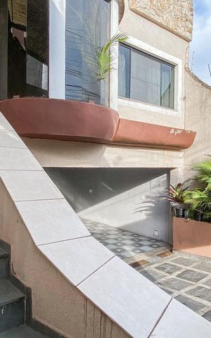 Casa à venda com 249m², 3 quartos e 8 vagas Casa à venda com 249m², 3 quartos e 8 vagasEntrada