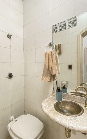 Casa à venda com 249m², 3 quartos e 8 vagas Casa à venda com 249m², 3 quartos e 8 vagasLavabo