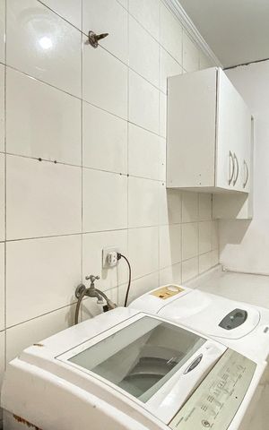 Casa à venda com 249m², 3 quartos e 8 vagas Casa à venda com 249m², 3 quartos e 8 vagasÁrea de Serviço