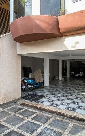 Casa à venda com 249m², 3 quartos e 8 vagas Casa à venda com 249m², 3 quartos e 8 vagasGaragem