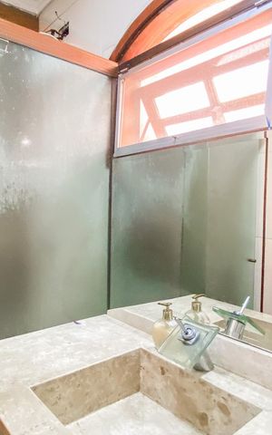 Casa à venda com 249m², 3 quartos e 8 vagas Casa à venda com 249m², 3 quartos e 8 vagasBanheiro